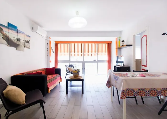 Apartment Bollywood Style 4th Floor By Stairs