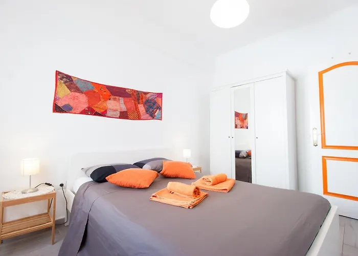 Bollywood Style 4th Floor By Stairs Apartment *