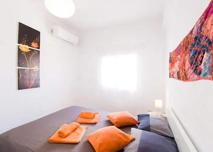 Apartment Bollywood Style 4th Floor By Stairs